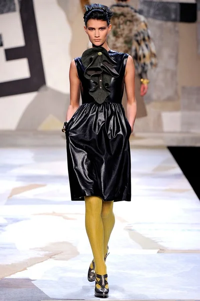 Look 11
